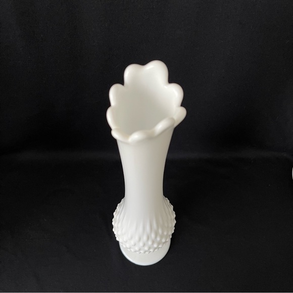 Swung Vase - Fenton Hobnail Milk Glass - Vintage - Picture 7 of 11